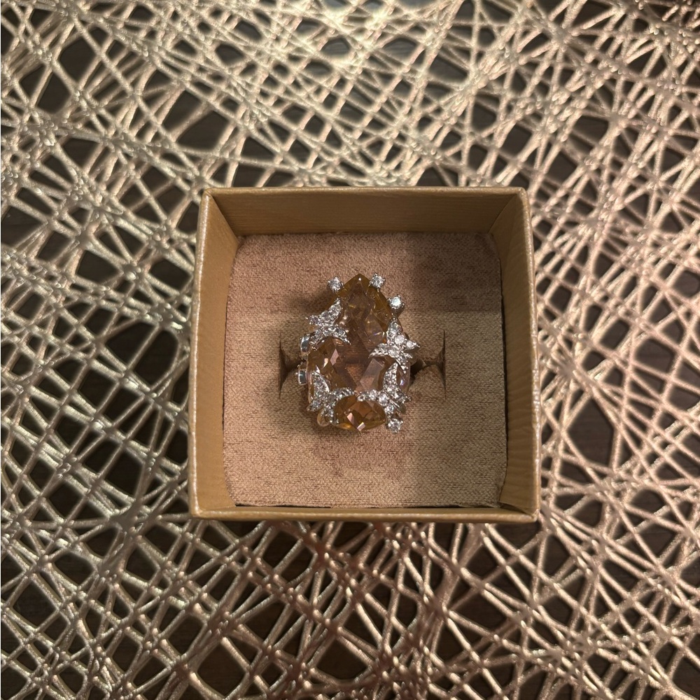 Elegant Gold and Silver Women's Ring